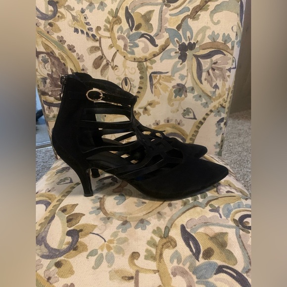 Elegant Black Women's Shoes - Picture 4 of 6